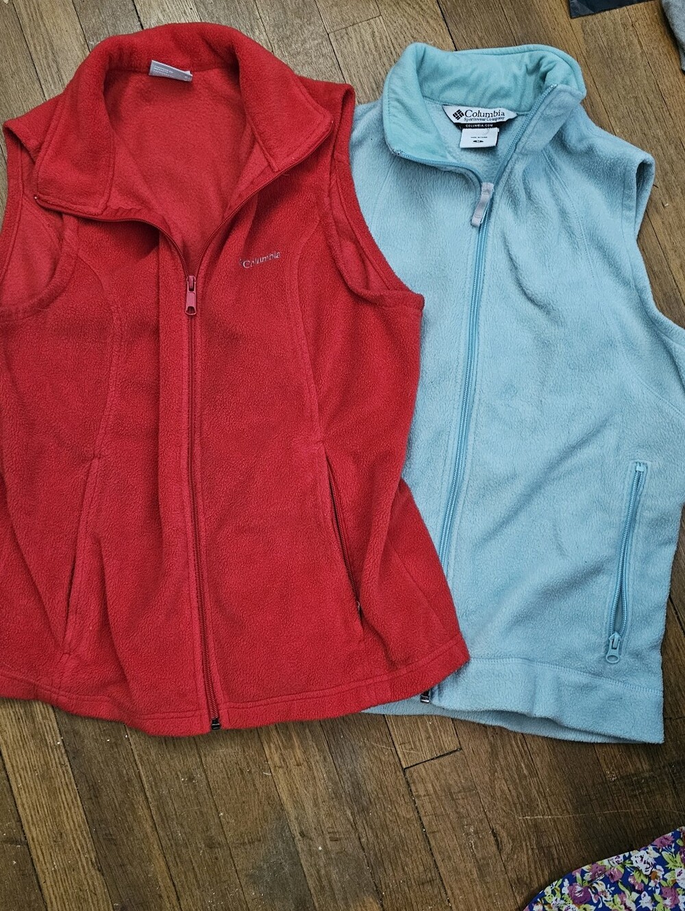 Columbia Red and Light Mint Fleece Vest Set